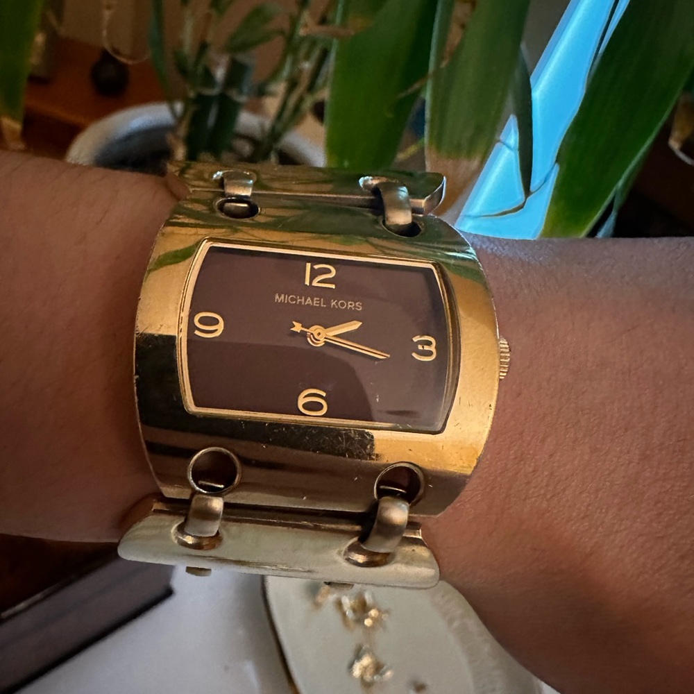 Michael Kors gold bracelet link band .